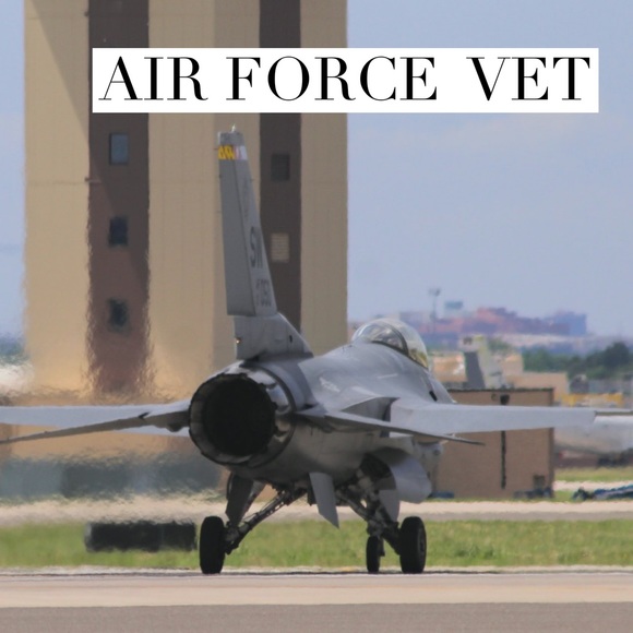 Meet your Posher, Laura - Picture 3 of 3